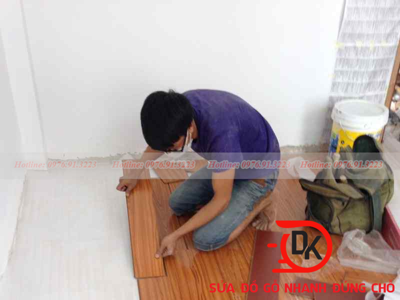 Thợ sửa sàn gỗ tại nhà