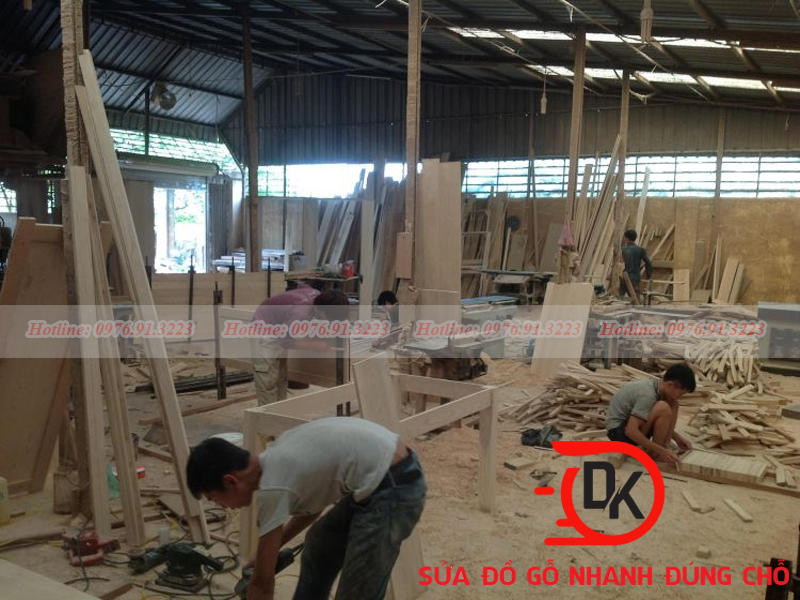 Thợ mộc tháo lắp đồ gỗ tại nhà Hà Nội