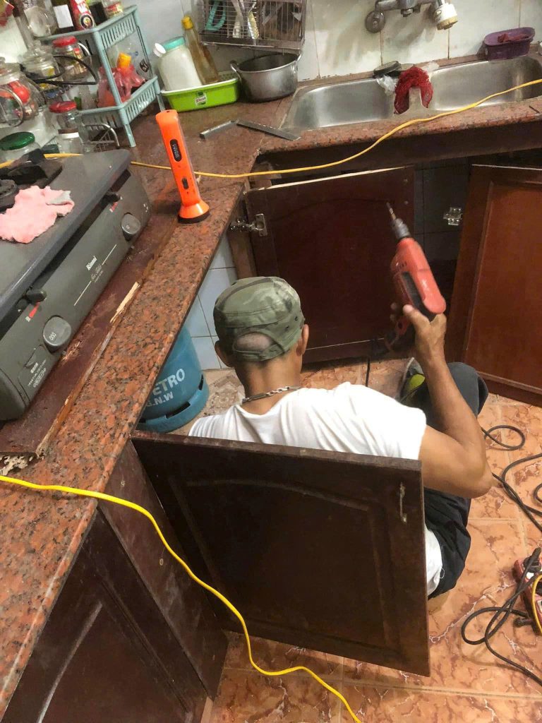 Thợ sửa đồ gỗ, tủ bếp