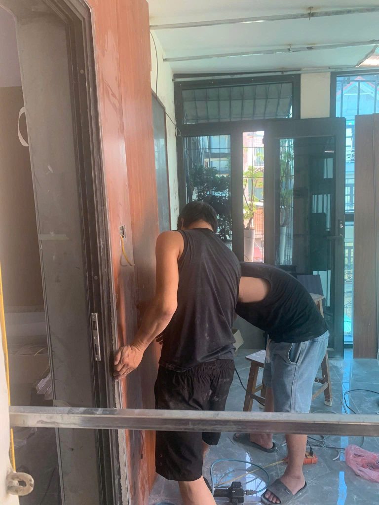 Sửa cửa gỗ bị xệ