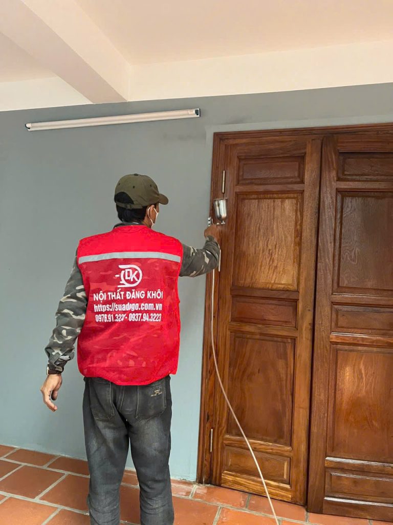 Cửa gỗ bị xệ