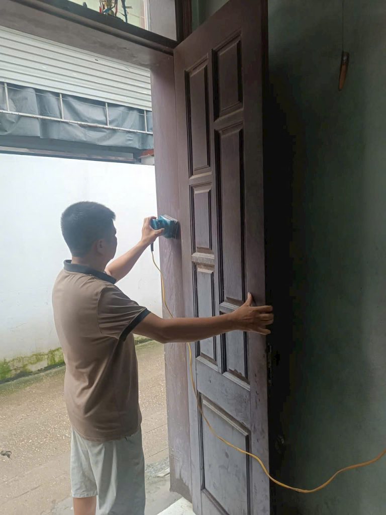 sửa cửa gỗ bị mục