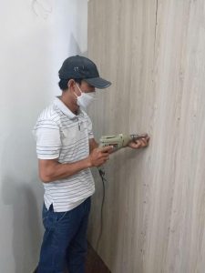 sửa cửa gỗ bị nứt