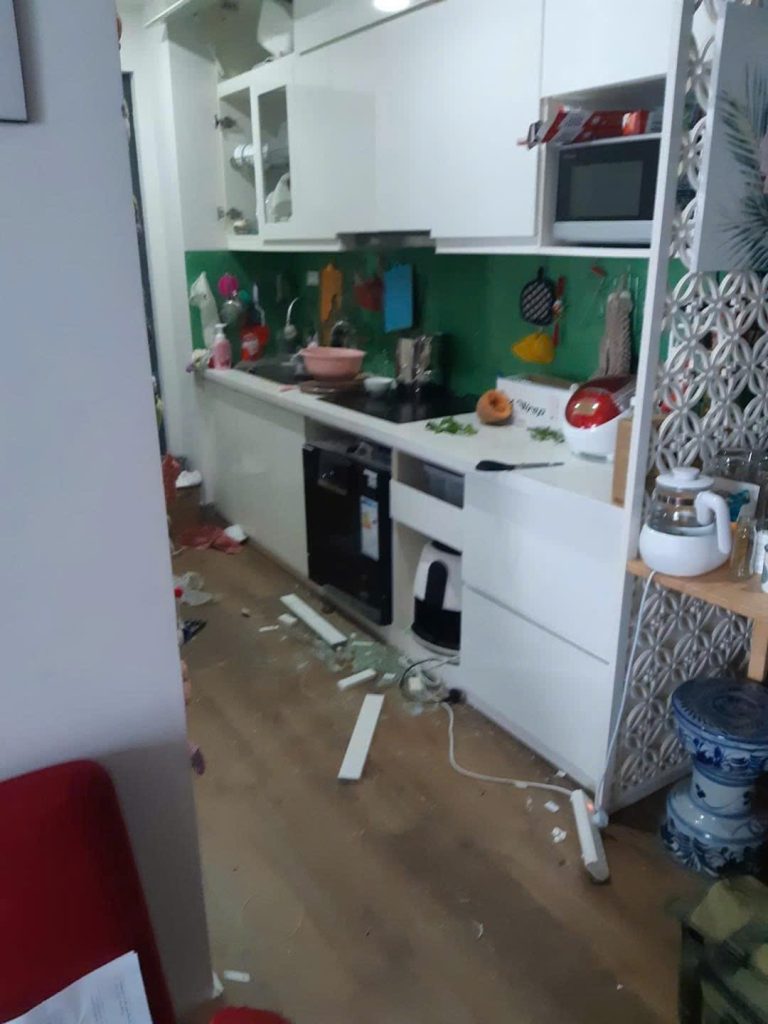 tủ bếp bị phồng nước