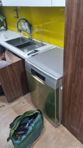 sửa tủ bếp để lắp máy rửa bát